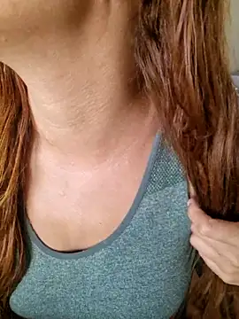 AliceRuivinha2 online show from October 28, 2025, 11:36 am