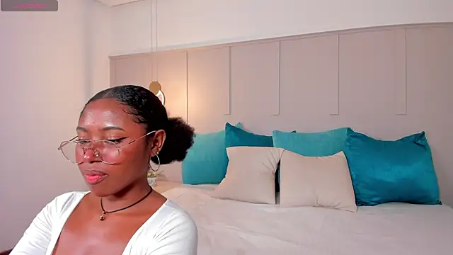 Snapshot of violeta_ruiz_ chatting on January 28, 2025, 10:23 pm violeta ruiz online show from January 28, 2025, 10:23 pm