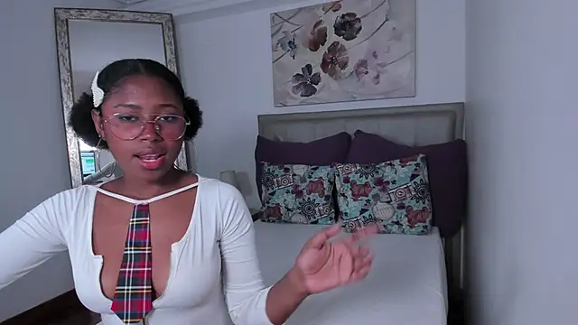 Snapshot of violeta_ruiz_ chatting on February 20, 2025, 4:57 pm violeta ruiz online show from February 20, 2025, 4:57 pm