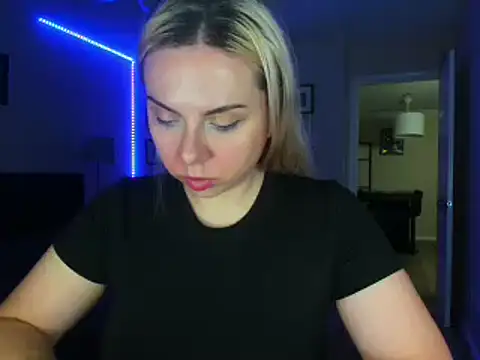 Snapshot of HappyIva chatting on September 15, 2025, 2:55 am HappyIva online show from September 15, 2025, 2:55 am