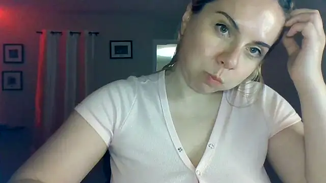 Snapshot of HappyIva chatting on September 30, 2025, 6:29 am HappyIva online show from September 30, 2025, 6:29 am