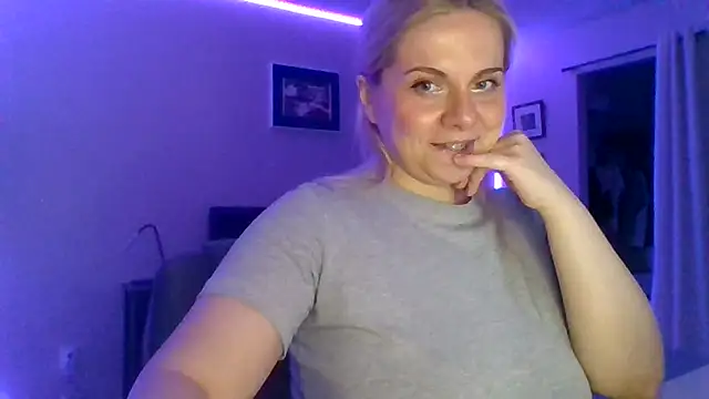 HappyIva online show from December 1, 2025, 4:01 pm