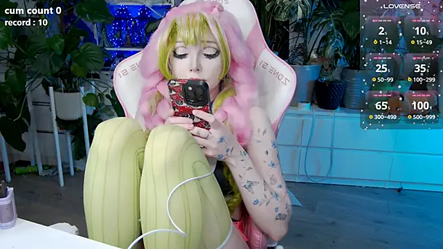 Snapshot of cutelittlepuff chatting on March 22, 2026, 3:59 pm cutelittlepuff online show from March 22, 2026, 3:59 pm