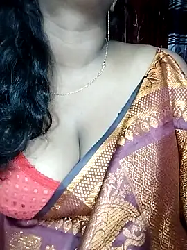 Snapshot of YERY_HOT chatting on April 15, 2026, 6:15 pm YERY HOT online show from April 15, 2026, 6:15 pm