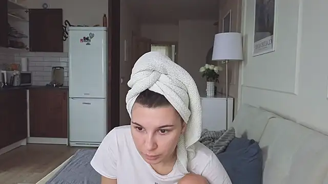 Snapshot of KristineEsme chatting on October 30, 2025, 4:47 am KristineEsme online show from October 30, 2025, 4:47 am