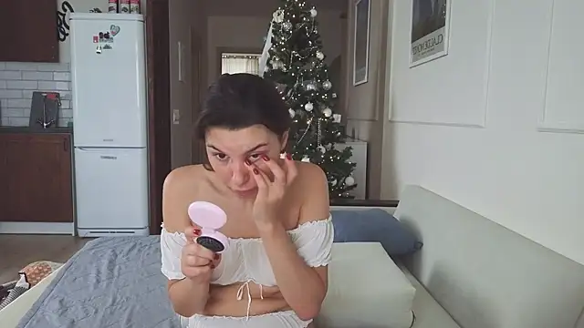 Snapshot of KristineEsme chatting on December 22, 2025, 5:15 am KristineEsme online show from December 22, 2025, 5:15 am