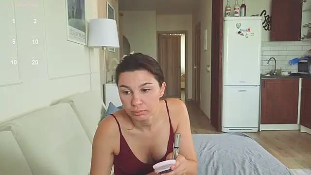 KristineEsme online show from June 7, 2026, 4:49 am