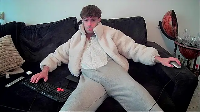 onesieboyx online show from November 21, 2025, 9:52 am