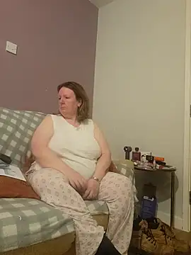 Snapshot of curvy_girl71 chatting on February 28, 2025, 7:35 pm curvy girl71 online show from February 28, 2025, 7:35 pm