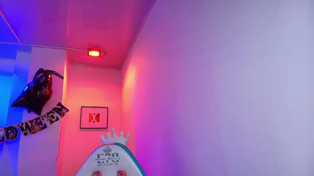 Snapshot of Arianna_sweeet chatting on October 28, 2025, 3:32 am Arianna sweeet online show from October 28, 2025, 3:32 am