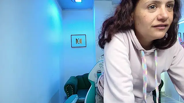 Snapshot of Arianna_sweeet chatting on November 18, 2025, 3:23 am Arianna sweeet online show from November 18, 2025, 3:23 am