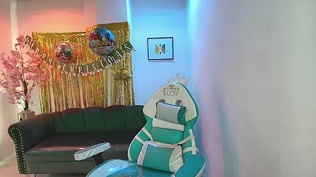 Snapshot of Arianna_sweeet chatting on December 23, 2025, 3:37 am Arianna sweeet online show from December 23, 2025, 3:37 am