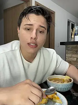 Snapshot of Thom_Ohtani chatting on January 7, 2025, 2:20 am Thom Ohtani online show from January 7, 2025, 2:20 am
