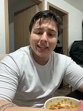 Snapshot of Thom_Ohtani chatting on January 8, 2025, 4:44 am Thom Ohtani online show from January 8, 2025, 4:44 am