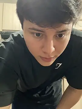 Snapshot of Thom_Ohtani chatting on January 12, 2025, 1:42 am Thom Ohtani online show from January 12, 2025, 1:42 am