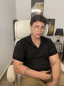 Snapshot of Thom_Ohtani chatting on January 22, 2025, 5:16 am Thom Ohtani online show from January 22, 2025, 5:16 am