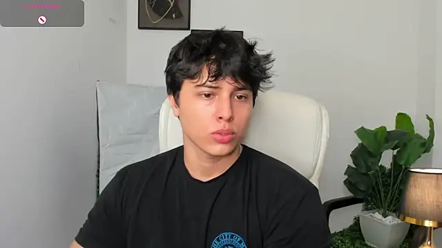 Snapshot of Thom_Ohtani chatting on March 2, 2025, 2:30 am Thom Ohtani online show from March 2, 2025, 2:30 am