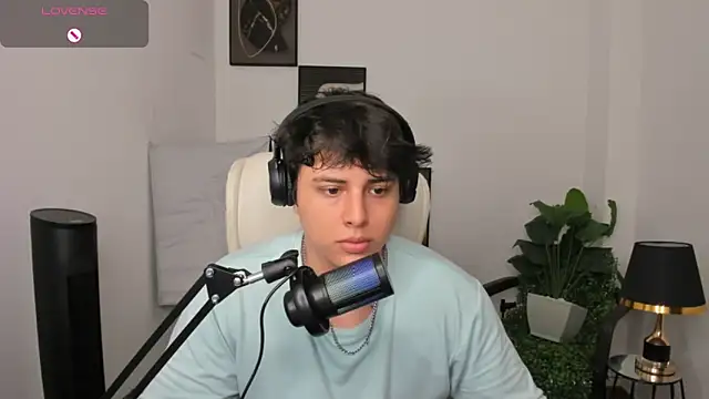 Snapshot of Thom_Ohtani chatting on March 11, 2025, 3:48 am Thom Ohtani online show from March 11, 2025, 3:48 am