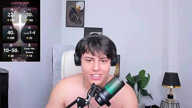 Snapshot of Thom_Ohtani chatting on March 13, 2025, 5:33 am Thom Ohtani online show from March 13, 2025, 5:33 am
