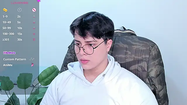 Snapshot of Thom_Ohtani chatting on September 9, 2025, 9:58 pm Thom Ohtani online show from September 9, 2025, 9:58 pm