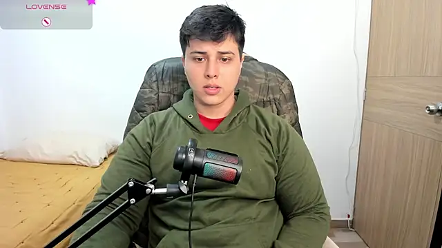 Snapshot of Thom_Ohtani chatting on September 27, 2025, 1:21 am Thom Ohtani online show from September 27, 2025, 1:21 am