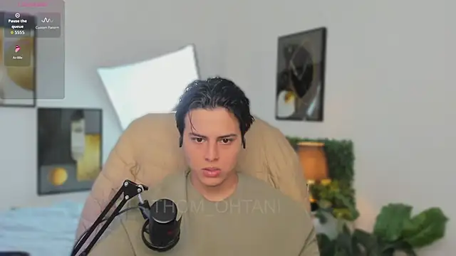 Snapshot of Thom_Ohtani chatting on April 14, 2026, 12:49 am Thom Ohtani online show from April 14, 2026, 12:49 am