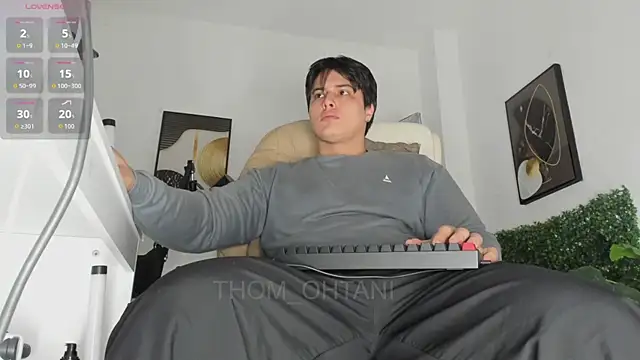 Snapshot of Thom_Ohtani chatting on April 18, 2026, 1:59 pm Thom Ohtani online show from April 18, 2026, 1:59 pm