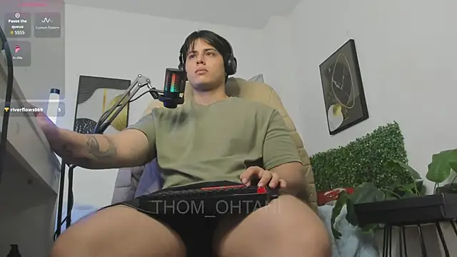 Snapshot of Thom_Ohtani chatting on April 19, 2026, 8:02 am Thom Ohtani online show from April 19, 2026, 8:02 am