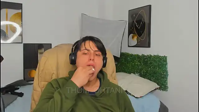 Snapshot of Thom_Ohtani chatting on May 13, 2026, 11:33 pm Thom Ohtani online show from May 13, 2026, 11:33 pm