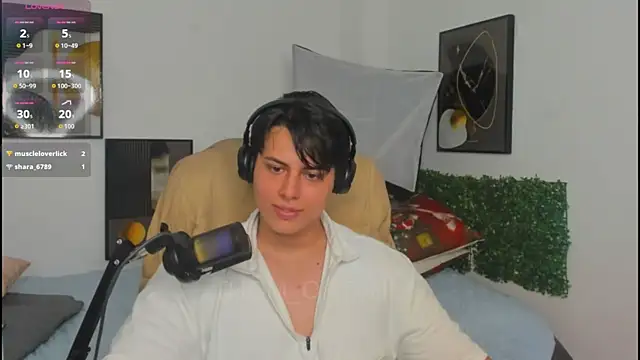 Snapshot of Thom_Ohtani chatting on May 16, 2026, 12:40 am Thom Ohtani online show from May 16, 2026, 12:40 am