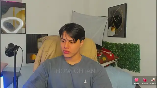 Snapshot of Thom_Ohtani chatting on May 17, 2026, 1:03 am Thom Ohtani online show from May 17, 2026, 1:03 am