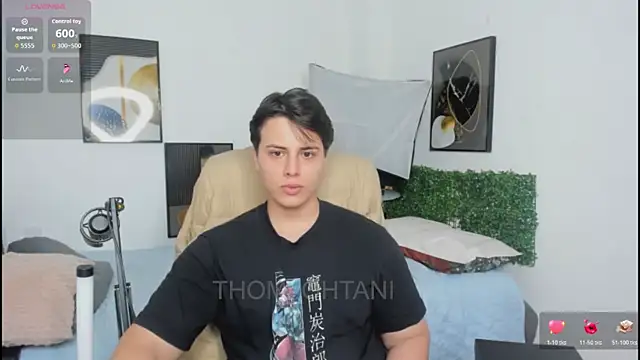 Snapshot of Thom_Ohtani chatting on May 19, 2026, 1:56 am Thom Ohtani online show from May 19, 2026, 1:56 am