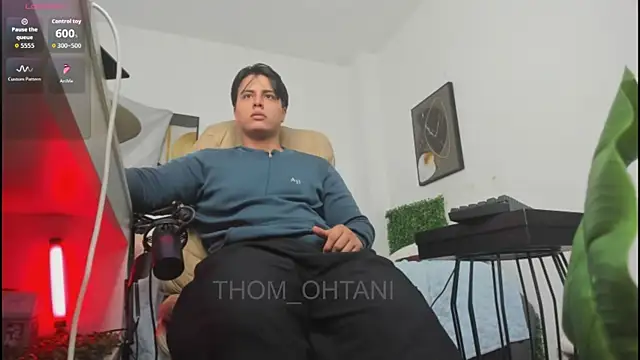 Snapshot of Thom_Ohtani chatting on May 22, 2026, 1:13 am Thom Ohtani online show from May 22, 2026, 1:13 am