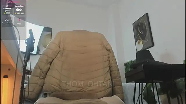 Snapshot of Thom_Ohtani chatting on May 26, 2026, 1:34 am Thom Ohtani online show from May 26, 2026, 1:34 am
