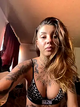 Snapshot of Izy_cute_ chatting on September 11, 2025, 6:19 pm Izy cute online show from September 11, 2025, 6:19 pm