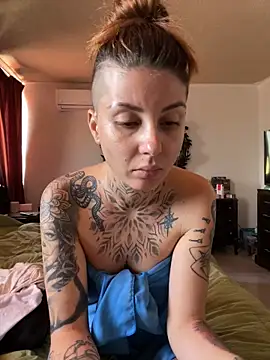 Snapshot of Izy_cute_ chatting on February 17, 2026, 5:41 pm Izy cute online show from February 17, 2026, 5:41 pm