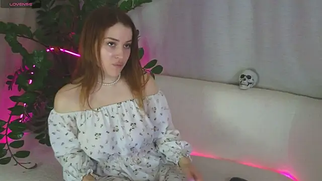 EllieGarson online show from October 28, 2025, 5:15 pm