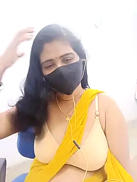 Snapshot of Lucky-Deepthi chatting on February 11, 2026, 11:43 pm Lucky-Deepthi online show from February 11, 2026, 11:43 pm