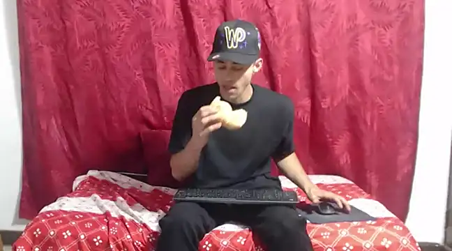 Snapshot of Cris_steban1 chatting on January 10, 2025, 9:13 am Cris steban1 online show from January 10, 2025, 9:13 am