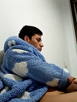 Snapshot of Mikeherz777 chatting on November 17, 2025, 9:04 am Mikeherz777 online show from November 17, 2025, 9:04 am