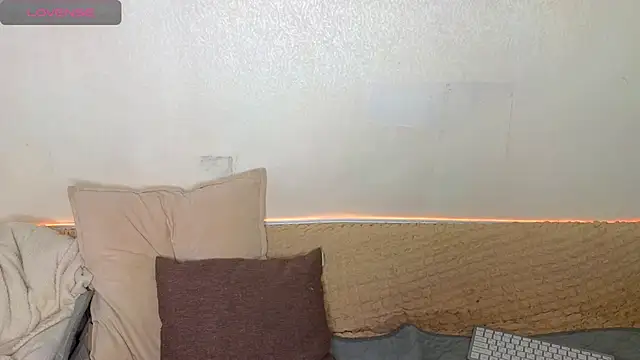 Snapshot of emilytrays chatting on February 3, 2026, 1:48 am emilytrays online show from February 3, 2026, 1:48 am