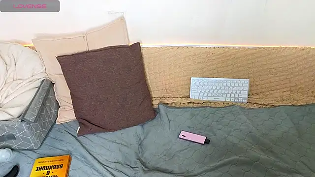 Snapshot of emilytrays chatting on February 3, 2026, 2:53 am emilytrays online show from February 3, 2026, 2:53 am