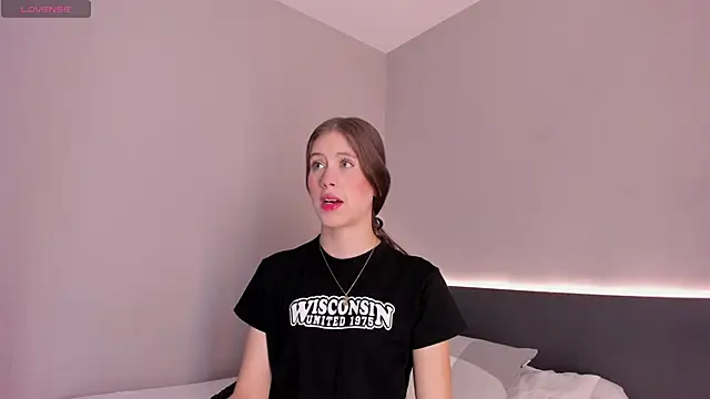 Snapshot of sara__jones_gh chatting on October 14, 2025, 5:25 pm sara jones gh online show from October 14, 2025, 5:25 pm