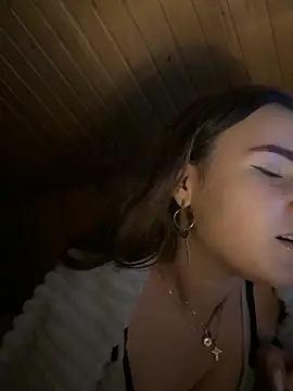 Snapshot of mewKate chatting on December 5, 2025, 4:25 pm mewKate online show from December 5, 2025, 4:25 pm