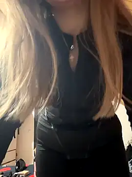 Snapshot of mewKate chatting on December 15, 2025, 3:27 pm mewKate online show from December 15, 2025, 3:27 pm