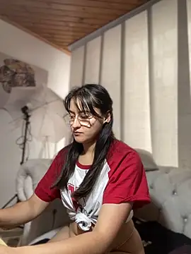 Camila pinkk online show from February 2, 2025, 1:30 pm