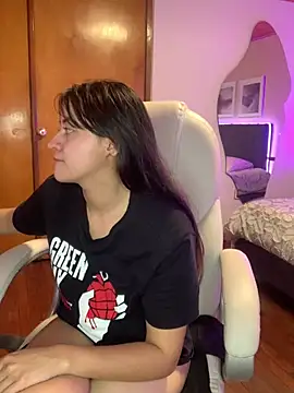 Camila pinkk online show from March 12, 2025, 7:49 pm