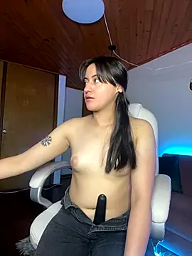 Camila pinkk online show from October 14, 2025, 6:31 pm