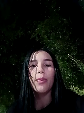 Snapshot of the_queen_of_street chatting on October 19, 2025, 4:35 am the queen of street online show from October 19, 2025, 4:35 am