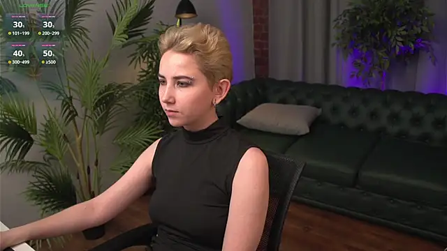 Snapshot of Aurora_First chatting on January 14, 2025, 5:45 pm Aurora First online show from January 14, 2025, 5:45 pm